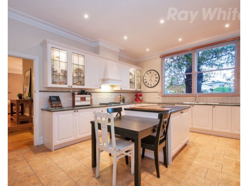 8 TRAWALLA Road, Croydon VIC 3136