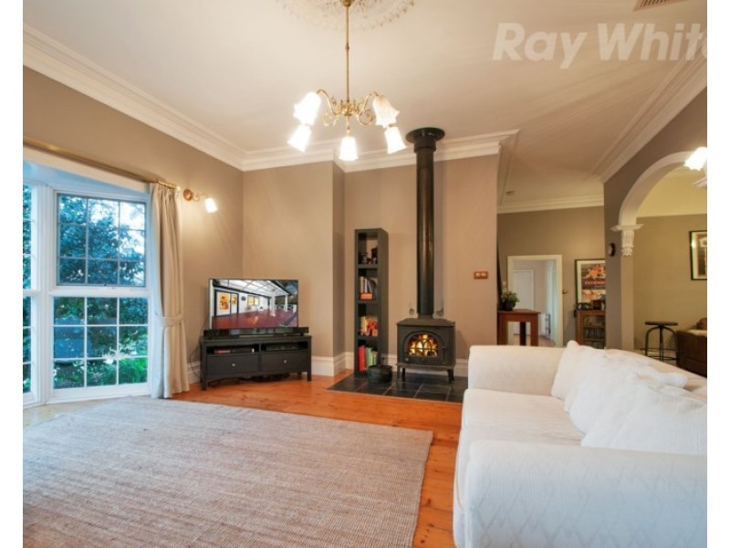 8 TRAWALLA Road, Croydon VIC 3136
