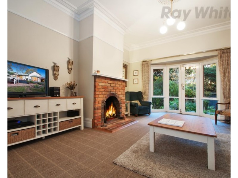 8 TRAWALLA Road, Croydon VIC 3136