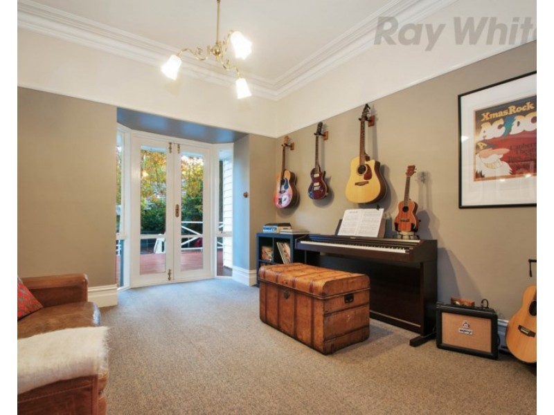 8 TRAWALLA Road, Croydon VIC 3136