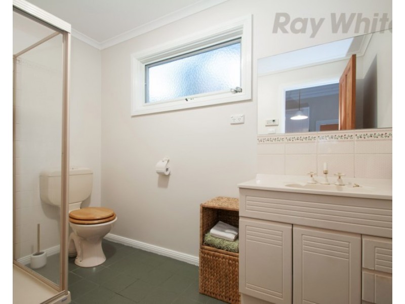 8 TRAWALLA Road, Croydon VIC 3136