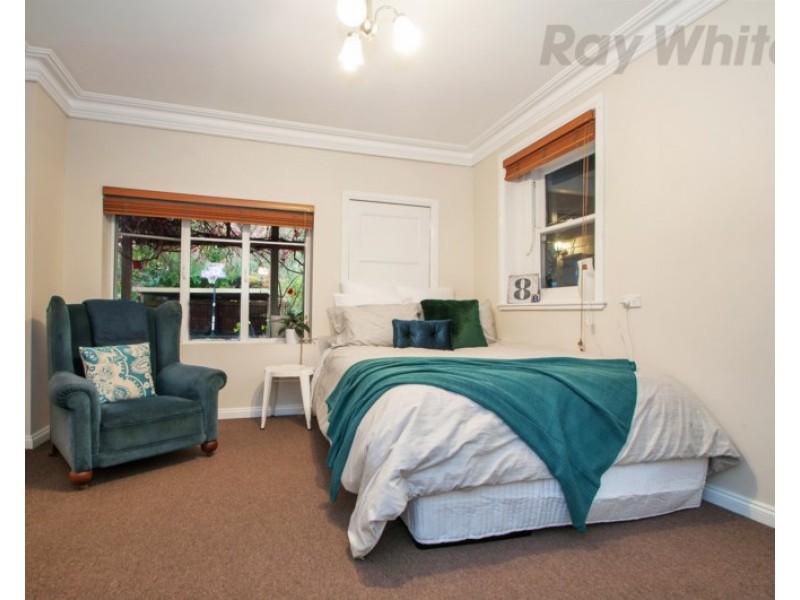 8 TRAWALLA Road, Croydon VIC 3136