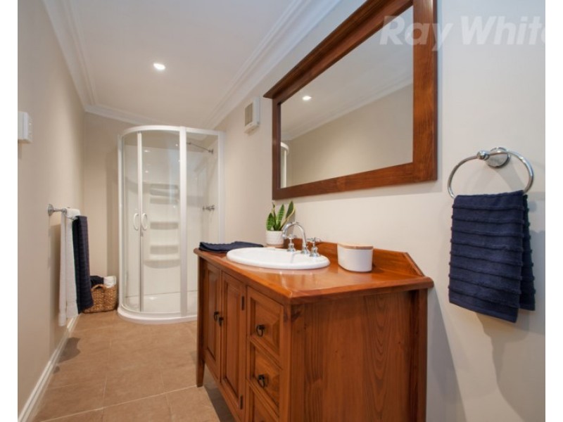 8 TRAWALLA Road, Croydon VIC 3136