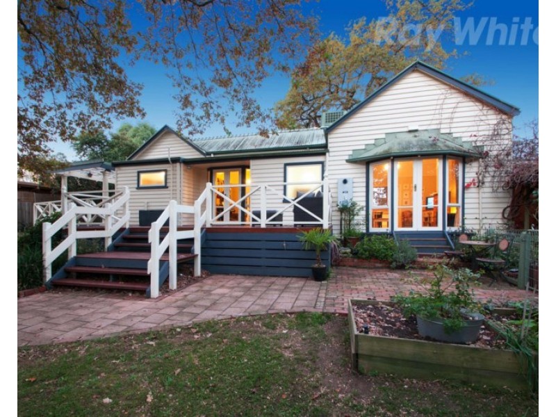 8 TRAWALLA Road, Croydon VIC 3136