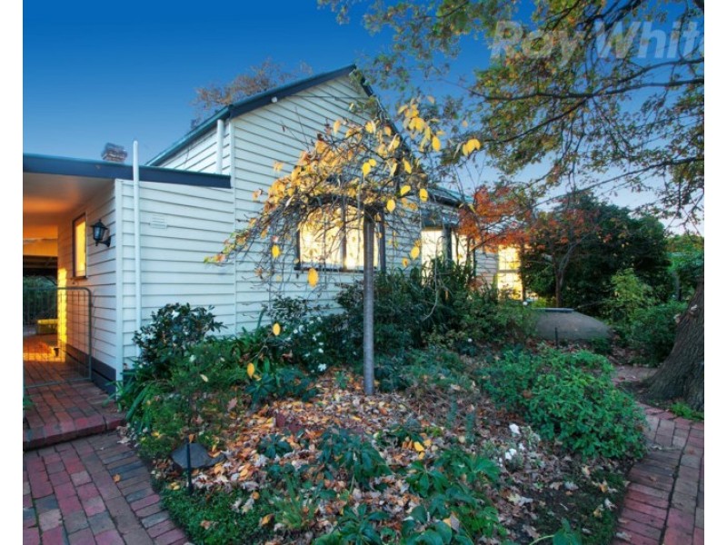 8 TRAWALLA Road, Croydon VIC 3136