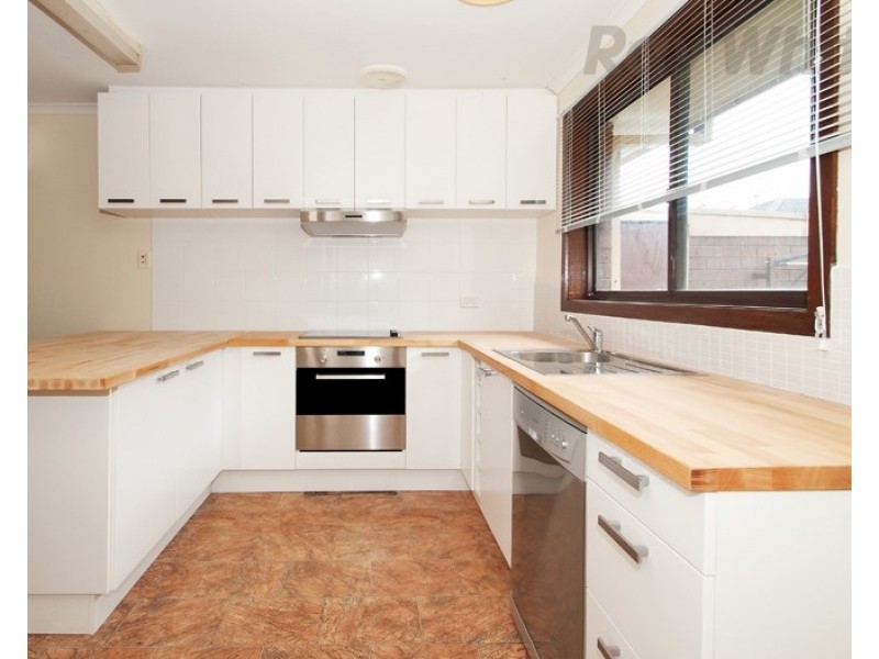 5/4 STARCROSS Avenue, Croydon VIC 3136