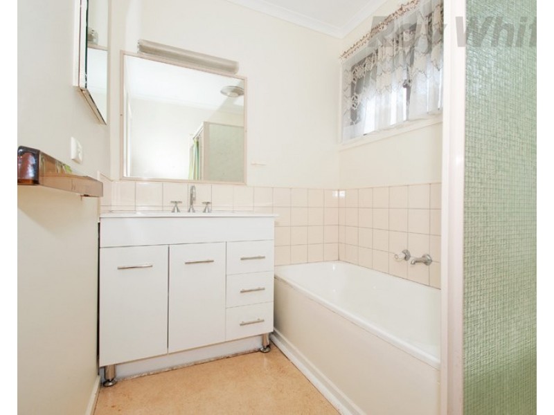 5/4 STARCROSS Avenue, Croydon VIC 3136