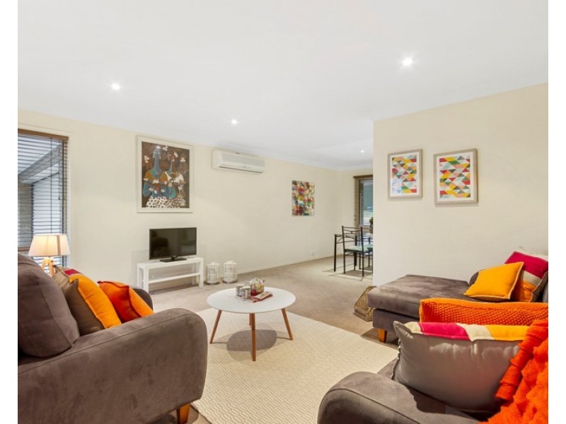 8 BLACKFRIARS Lane, Chirnside Park VIC 3116