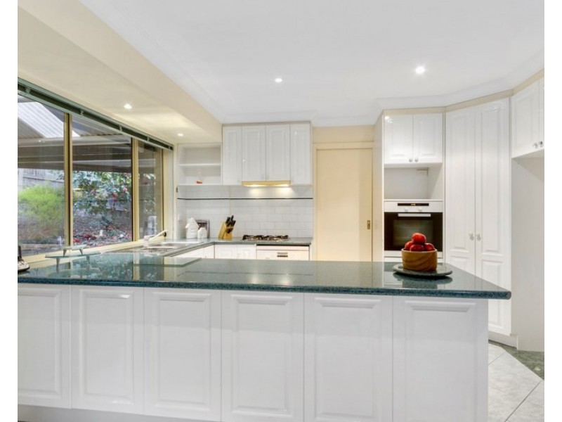 8 BLACKFRIARS Lane, Chirnside Park VIC 3116