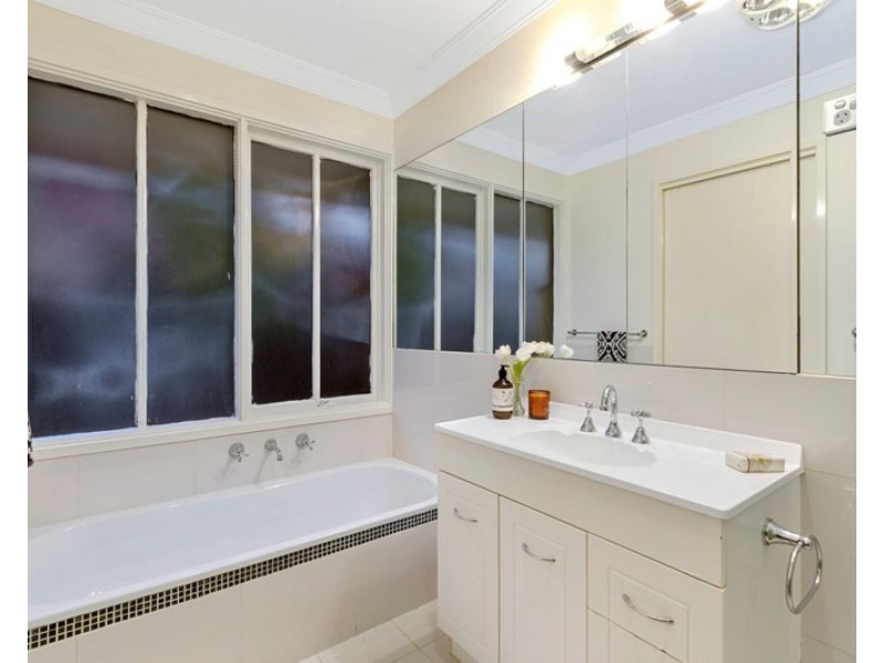 8 BLACKFRIARS Lane, Chirnside Park VIC 3116