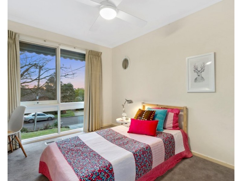 8 BLACKFRIARS Lane, Chirnside Park VIC 3116
