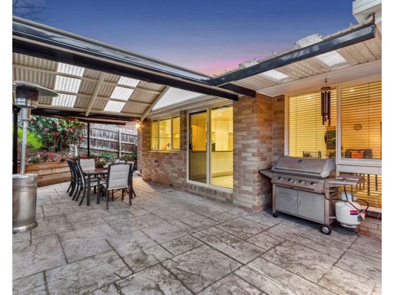 8 BLACKFRIARS Lane, Chirnside Park VIC 3116