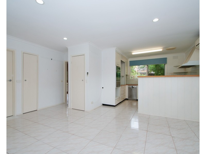 2 DOROTHY Street, Croydon VIC 3136