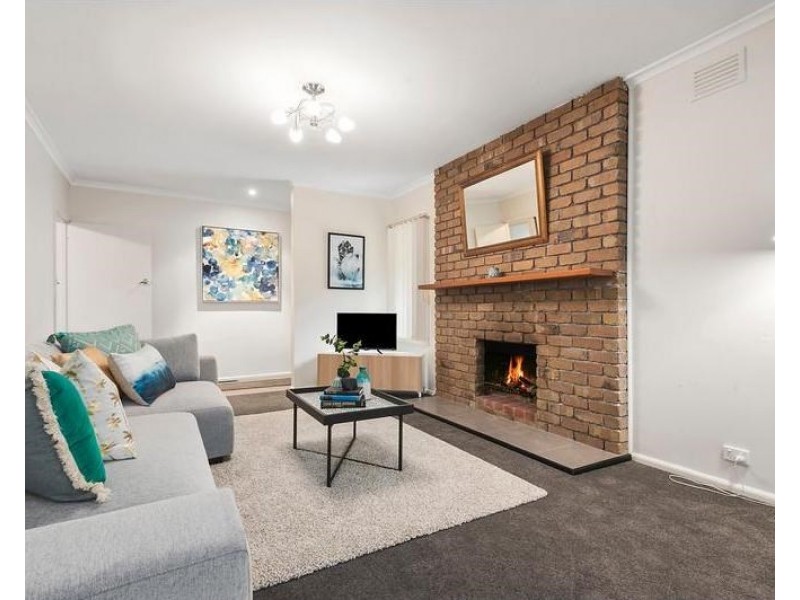 2 BEAUFORT Road, Croydon VIC 3136