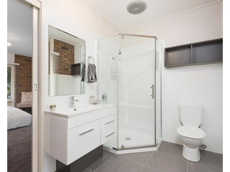 2 BEAUFORT Road, Croydon VIC 3136