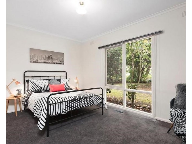 2 BEAUFORT Road, Croydon VIC 3136