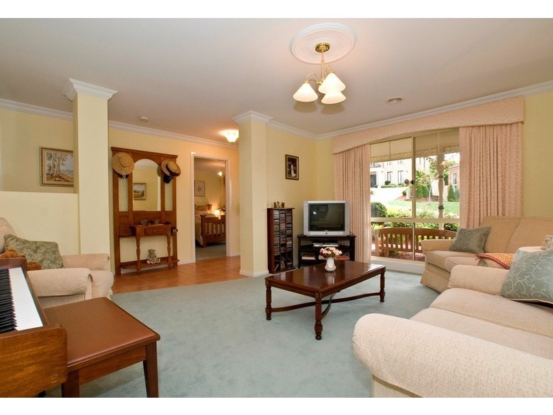 3 CHAMPAGNE Rise, Chirnside Park VIC 3116