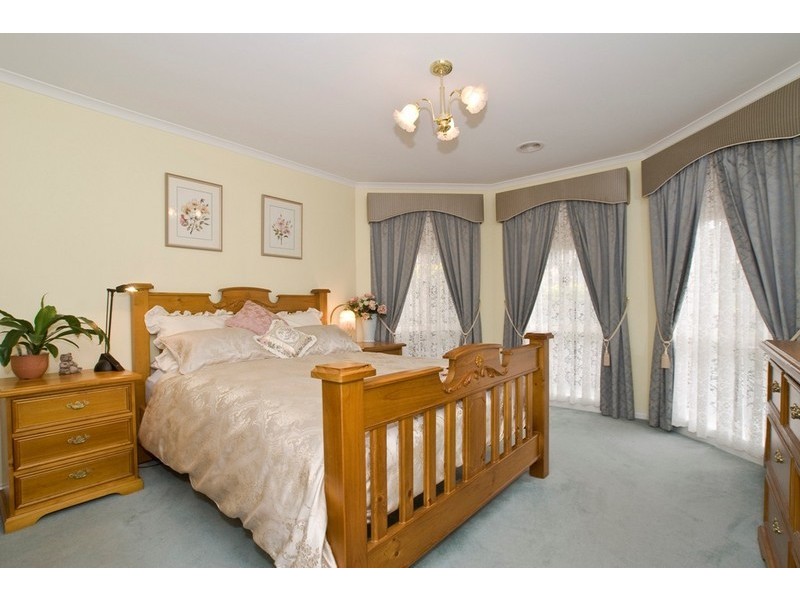 3 CHAMPAGNE Rise, Chirnside Park VIC 3116