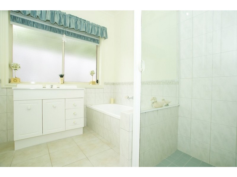 21 YARRA HILL Lane, Chirnside Park VIC 3116