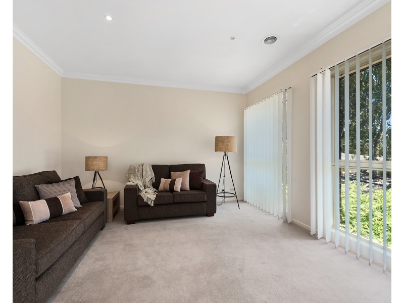 2 JESSICA PARK Drive, Lilydale VIC 3140