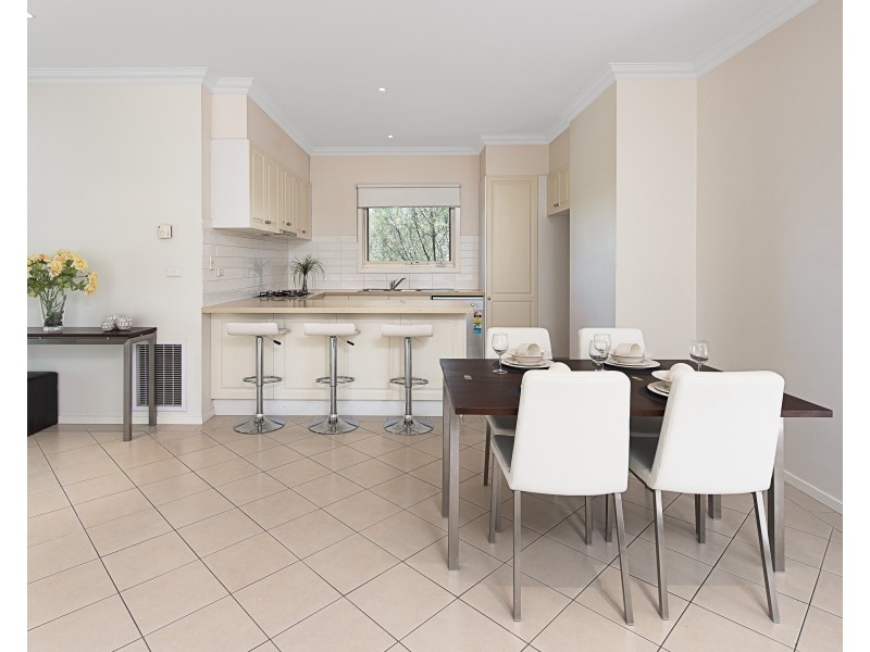 2 JESSICA PARK Drive, Lilydale VIC 3140