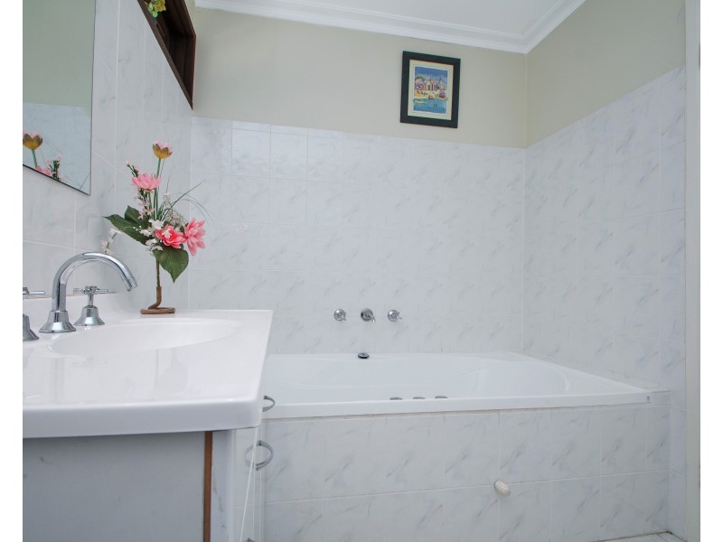 76 CHIRNSIDE Drive, Chirnside Park VIC 3116