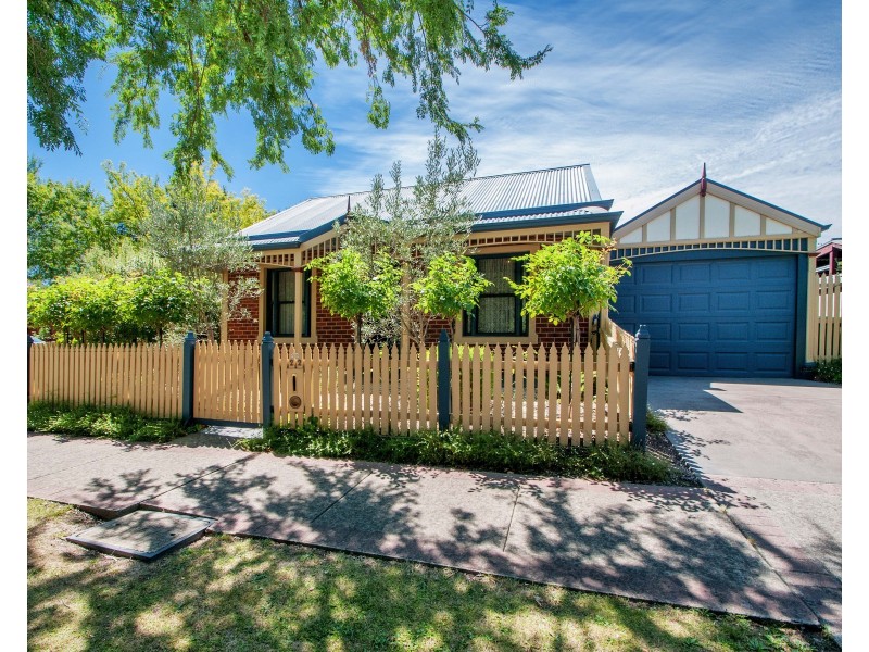 22 CHATSWOOD Grove, Chirnside Park VIC 3116