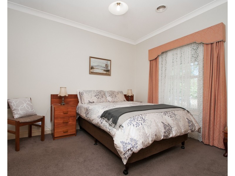 22 CHATSWOOD Grove, Chirnside Park VIC 3116