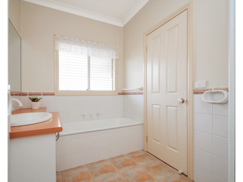 22 CHATSWOOD Grove, Chirnside Park VIC 3116