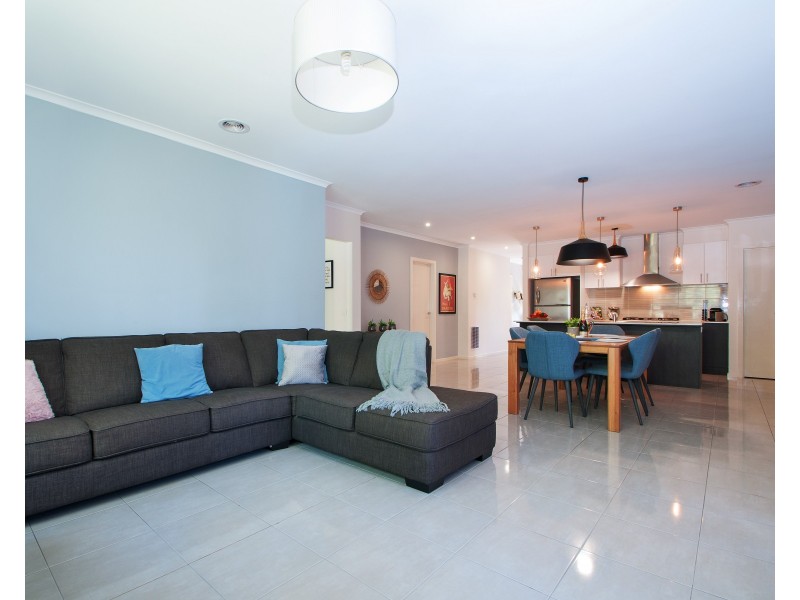 34a BIMBADEEN Drive, Mooroolbark VIC 3138