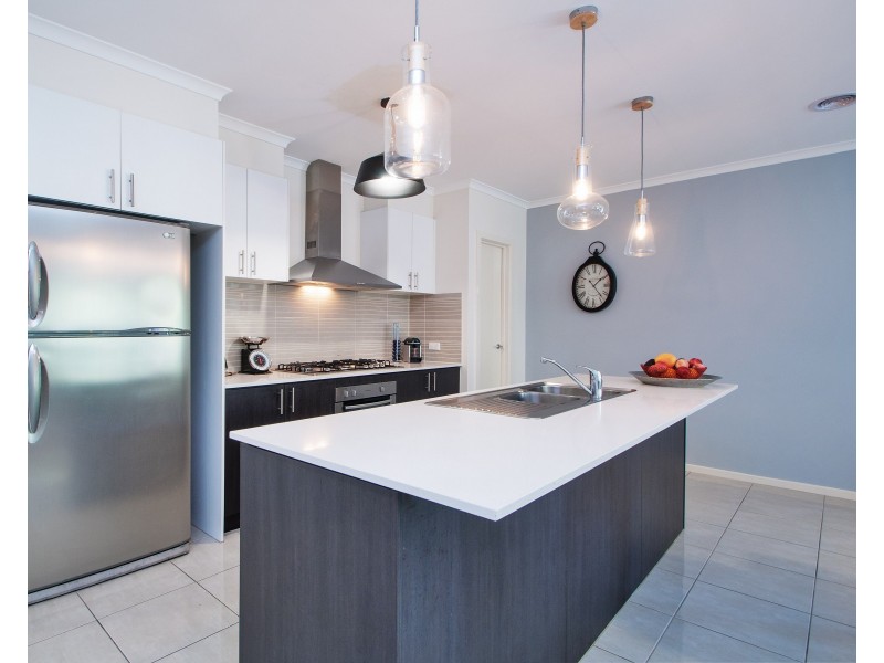 34a BIMBADEEN Drive, Mooroolbark VIC 3138
