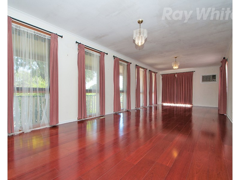 2 DARGO Close, Croydon Hills VIC 3136