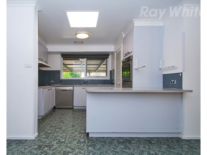 2 DARGO Close, Croydon Hills VIC 3136