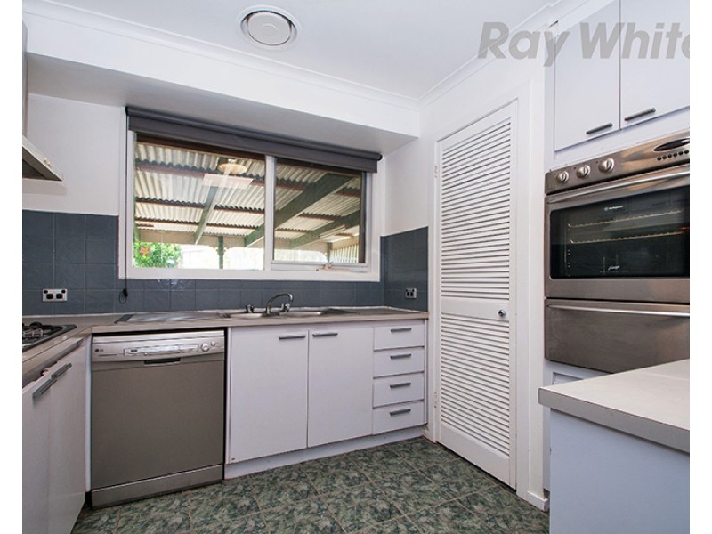 2 DARGO Close, Croydon Hills VIC 3136