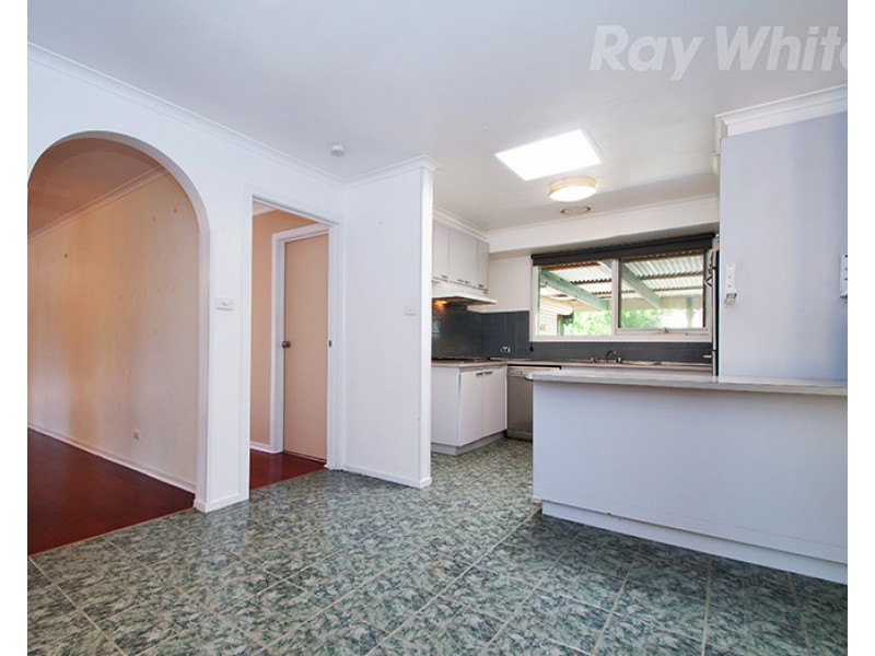 2 DARGO Close, Croydon Hills VIC 3136