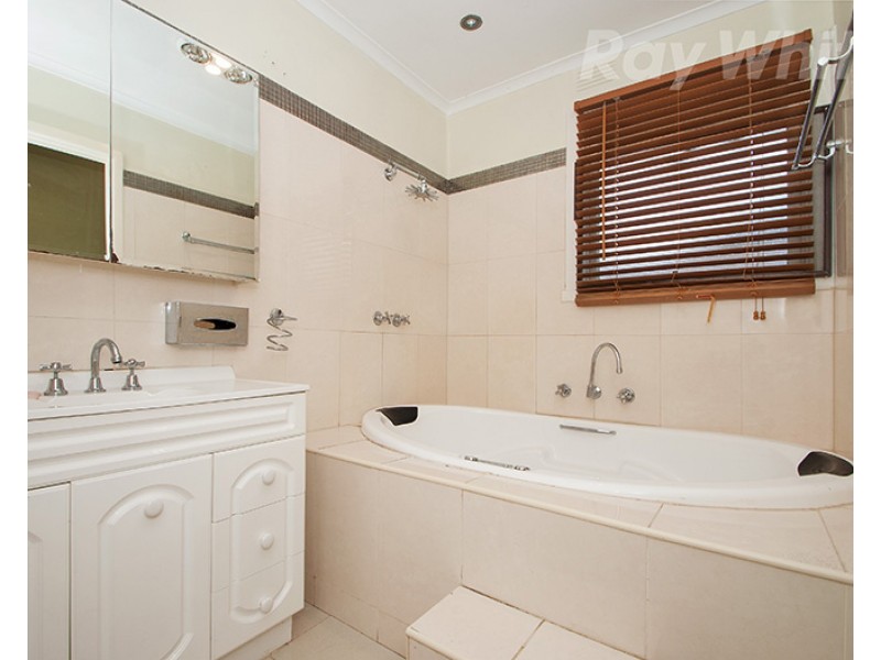 34 Broughton Avenue, Croydon VIC 3136