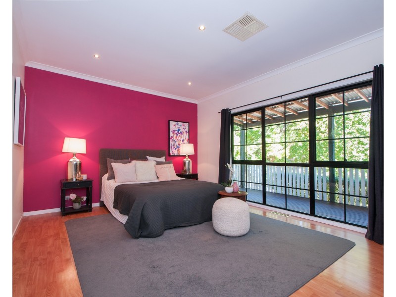 27 Lindisfarne Avenue, Croydon VIC 3136