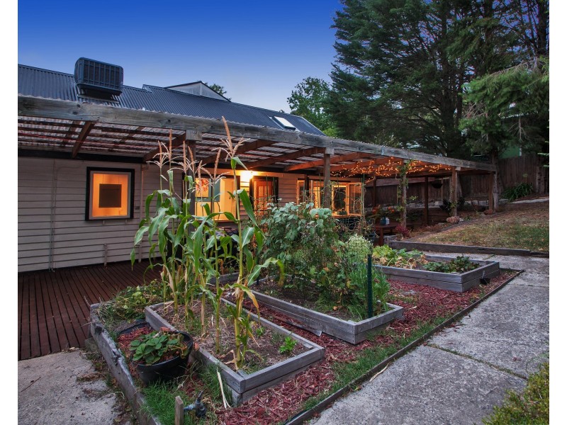 27 Lindisfarne Avenue, Croydon VIC 3136