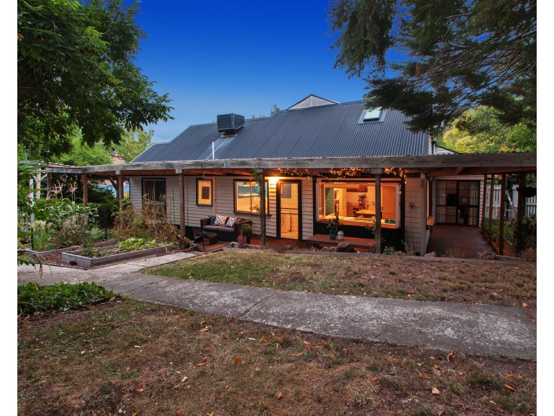27 Lindisfarne Avenue, Croydon VIC 3136