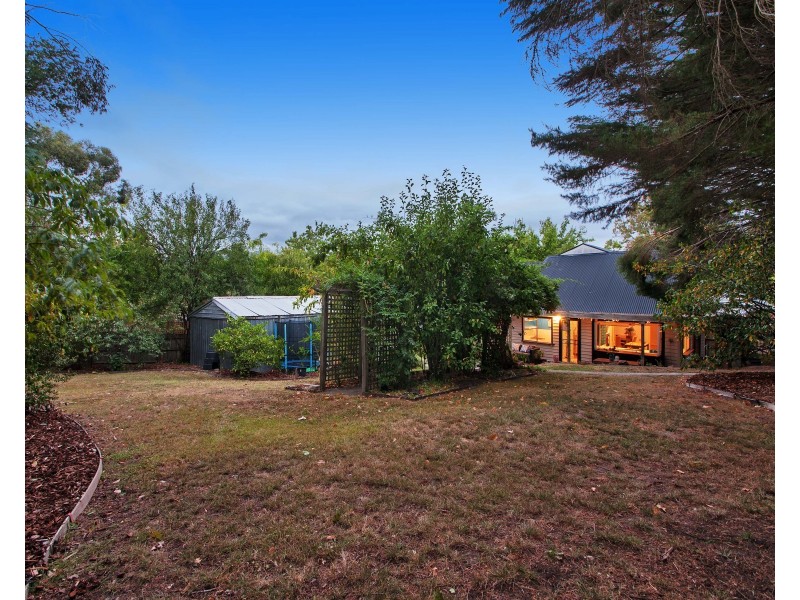 27 Lindisfarne Avenue, Croydon VIC 3136