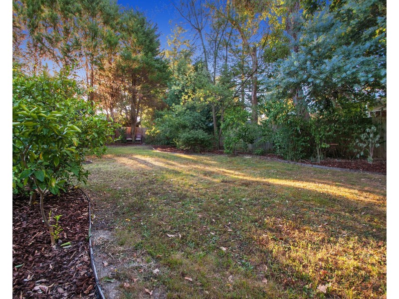 27 Lindisfarne Avenue, Croydon VIC 3136