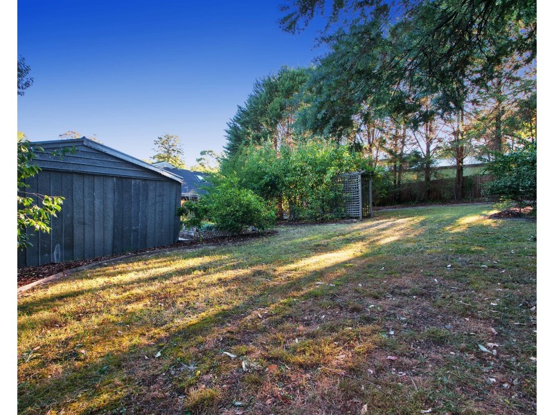 27 Lindisfarne Avenue, Croydon VIC 3136