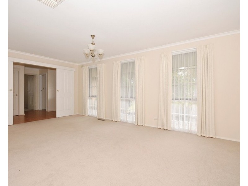 9 LARISSA Court, Croydon VIC 3136