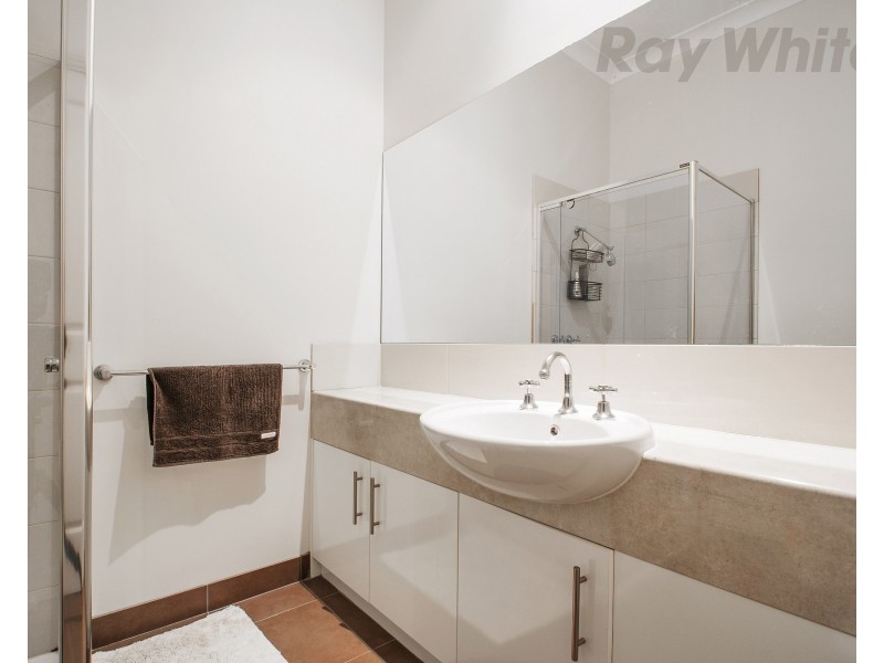 15A PARIS Avenue, Croydon South VIC 3136