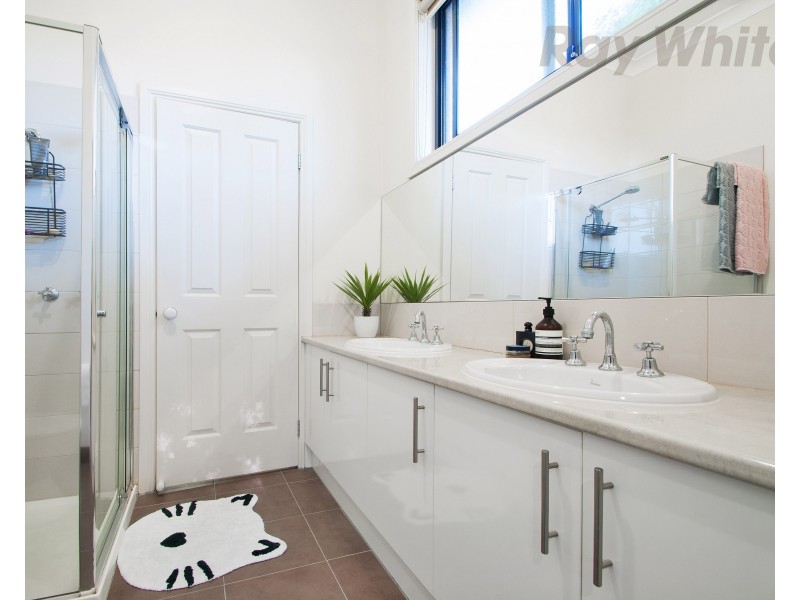15A PARIS Avenue, Croydon South VIC 3136