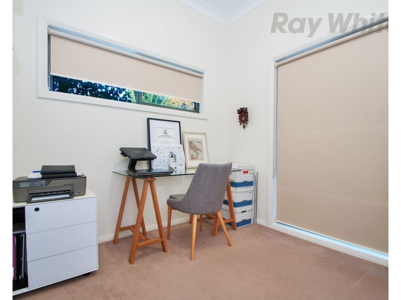 15A PARIS Avenue, Croydon South VIC 3136