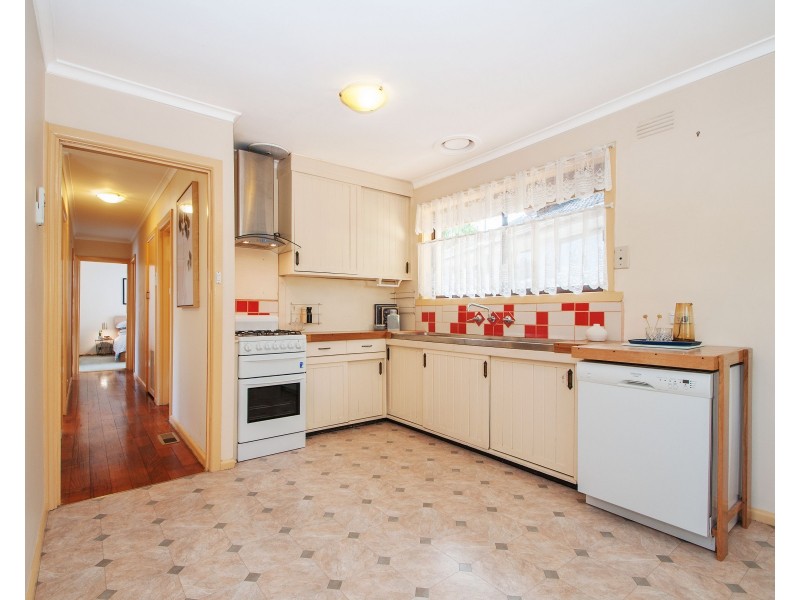 18 Greenville Street, Mooroolbark VIC 3138