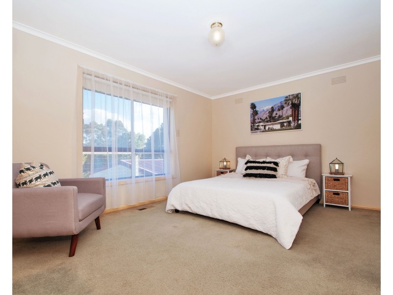 18 Greenville Street, Mooroolbark VIC 3138