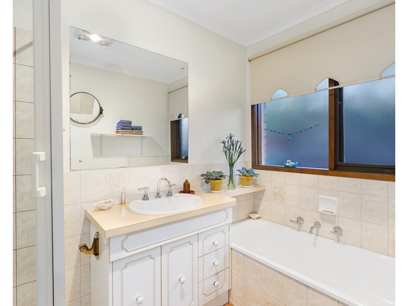 3 DALEHEAD Court, Croydon Hills VIC 3136