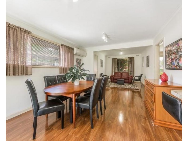 33 Mandowie Crescent, Croydon VIC 3136